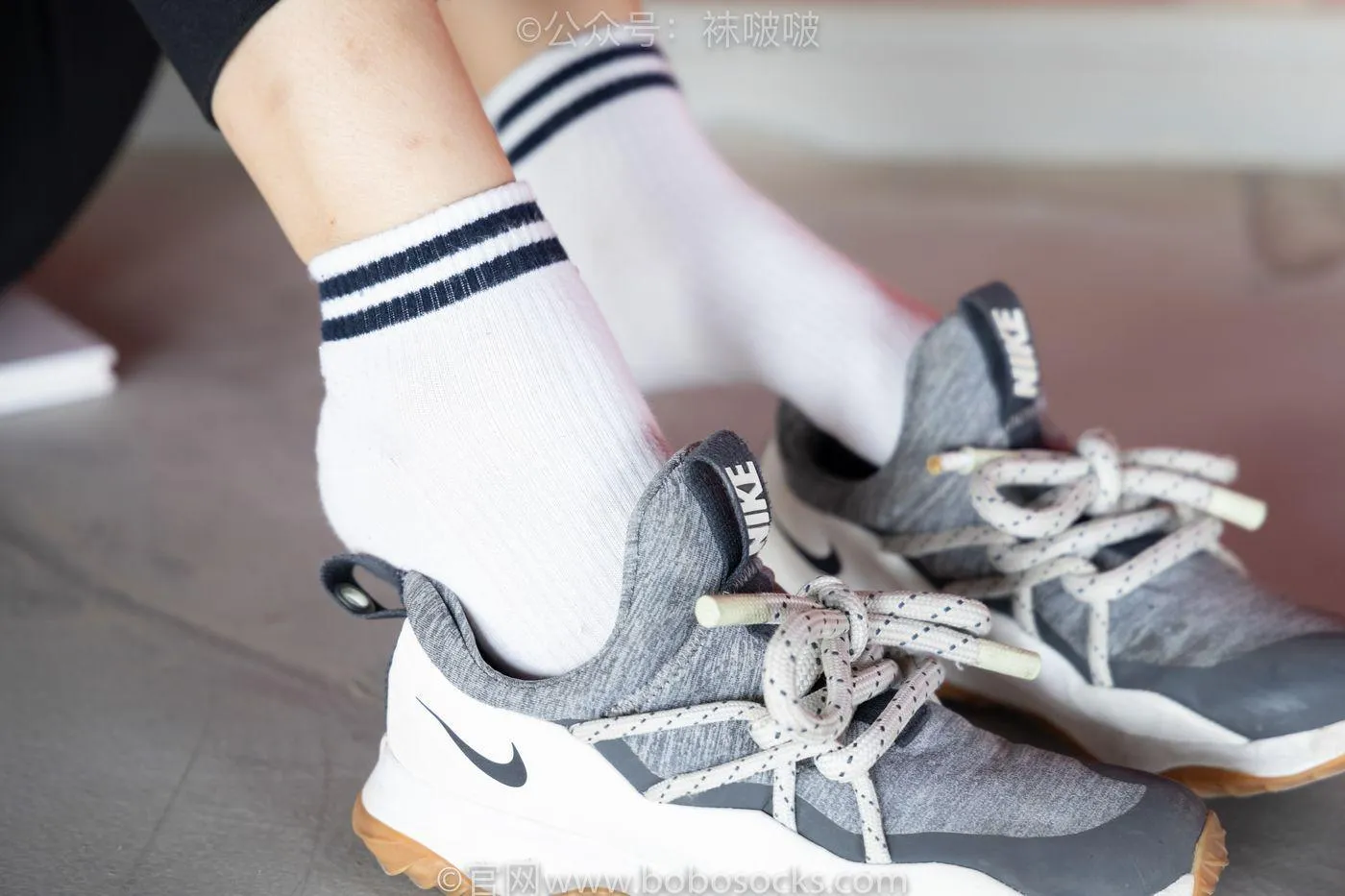 [BoBoSocks袜啵啵]NO.018 木木-运动鞋、白棉袜、裸足 [136P]插图8